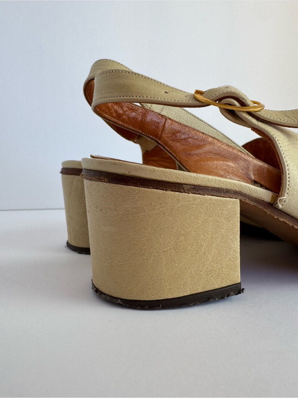 Clarks 70s Italian Leather Slingback Shoes 7.5 Narrow Block Heel Square Woven - Picture 2 of 14